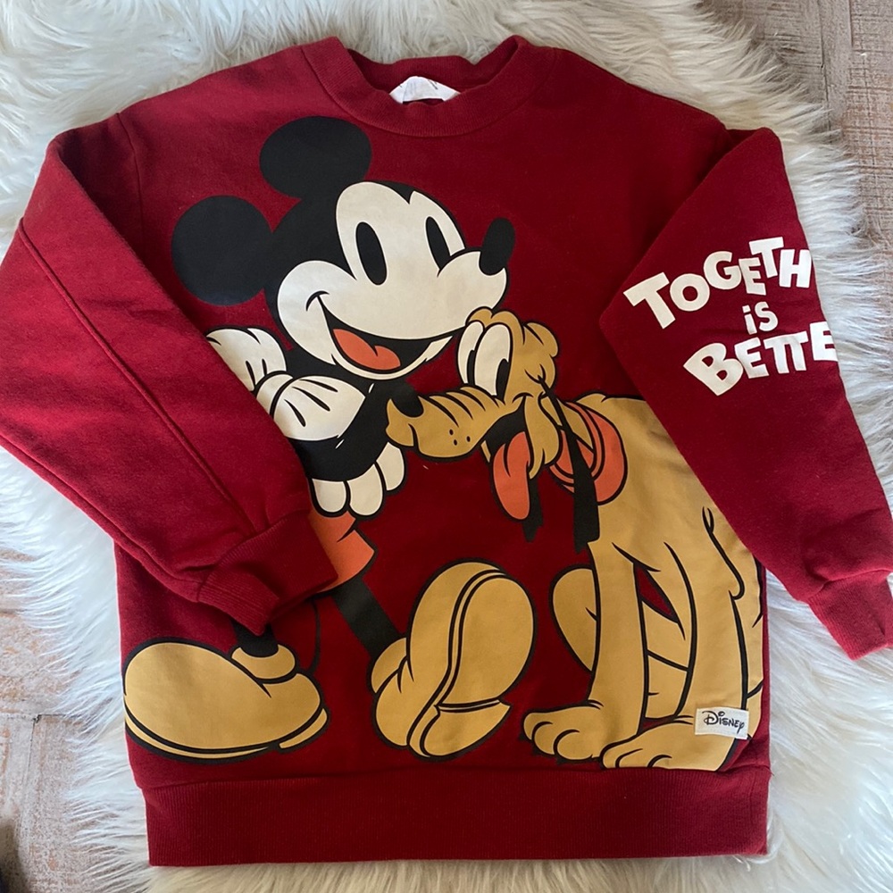 ❤️🖤H&M Disney Mickey and Pluto pullover sweater ❤️🖤size 8/10